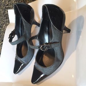 Circa Joan & David size 6 cross-strap patent heels